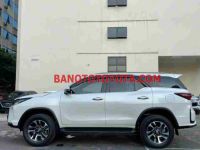 Cần bán Toyota Fortuner 2.4G 4x2 AT Legender Máy dầu 2021 màu Trắng