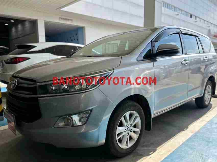 Cần bán xe Toyota Innova 2.0E màu Bạc 2019