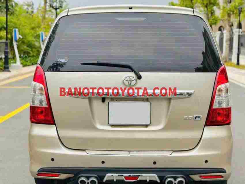 Cần bán gấp xe Toyota Innova 2.0E năm 2012, màu Cát, Số tay