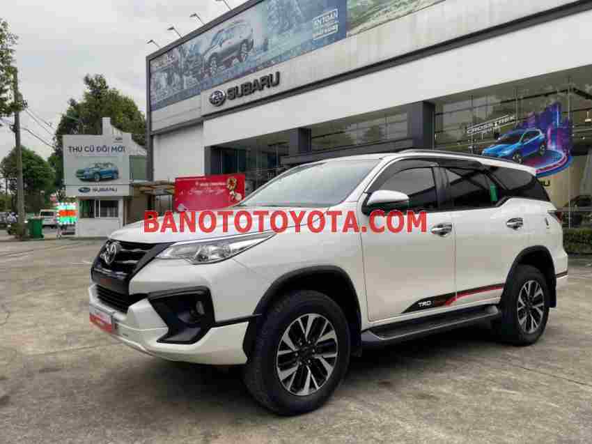 Cần bán xe Toyota Fortuner 2.7V 4x2 AT TRD màu Trắng 2019