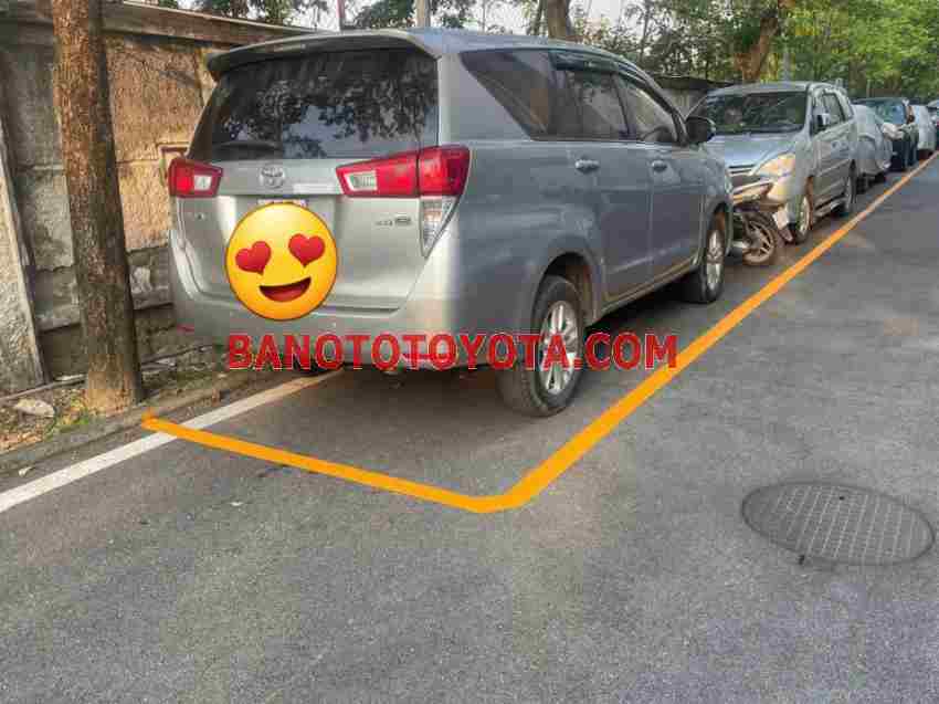 Cần bán xe Toyota Innova 2.0E 2016 Số tay màu Bạc