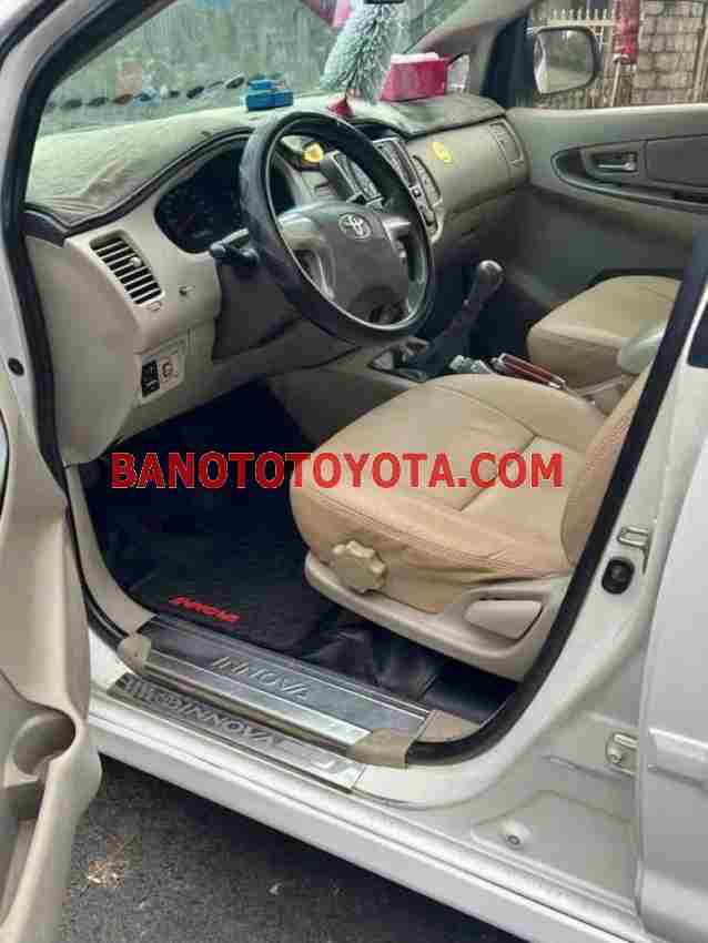 Cần bán xe Toyota Innova 2.0E đời 2015