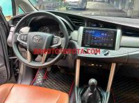 Cần bán gấp xe Toyota Innova 2.0E 2017 màu Xám