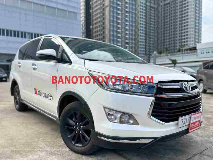 Cần bán gấp xe Toyota Innova 2.0 Venturer năm 2018, màu Trắng, Số tự động