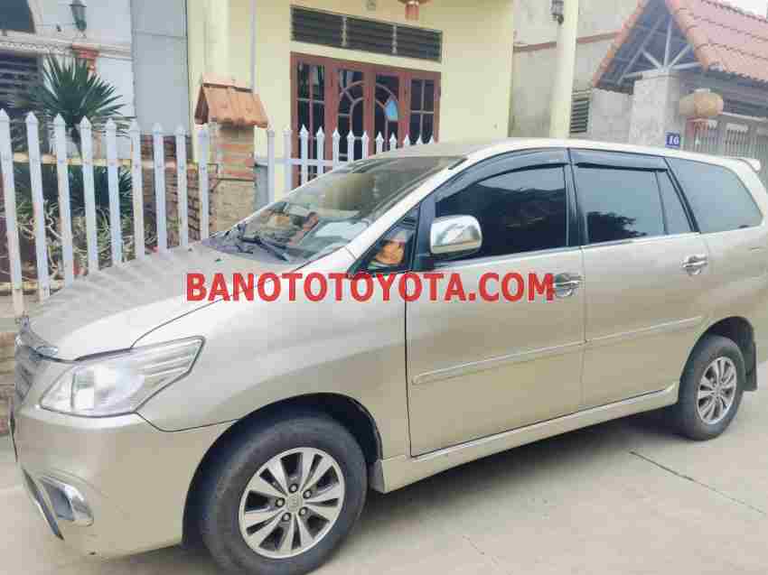 Cần bán xe Toyota Innova G 2010 Số tay màu Cát