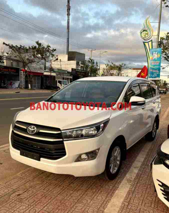 Cần bán xe Toyota Innova 2.0E đời 2017