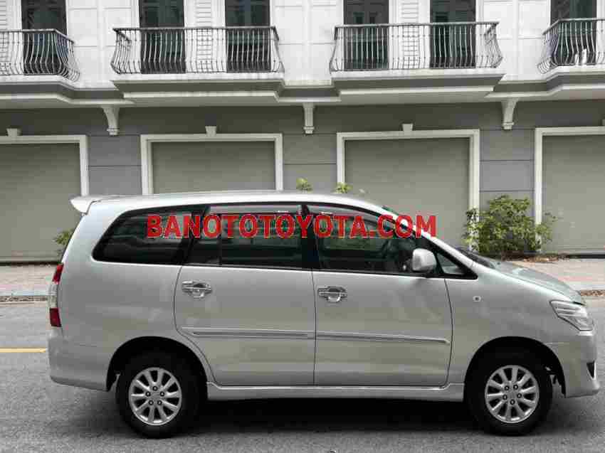 Cần bán gấp Toyota Innova 2.0E đời 2013, màu Bạc