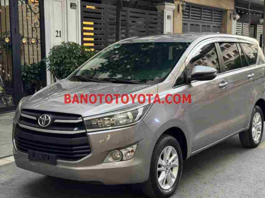 Cần bán xe Toyota Innova 2.0E 2018 Số tay màu Đồng