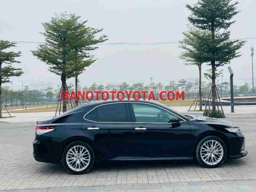 Cần bán gấp xe Toyota Camry 2.5Q năm 2019, màu Đen, Số tự động