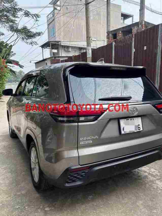 Cần bán gấp Toyota Innova Cross 2.0 CVT năm 2024 giá cực tốt