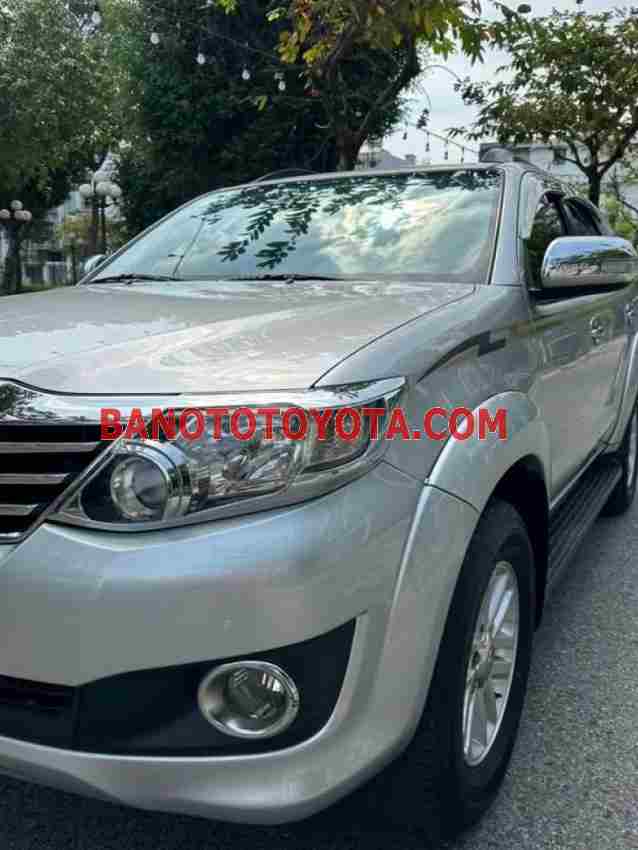 Cần bán Toyota Fortuner 2.7V 4x2 AT Máy xăng 2015 màu Bạc