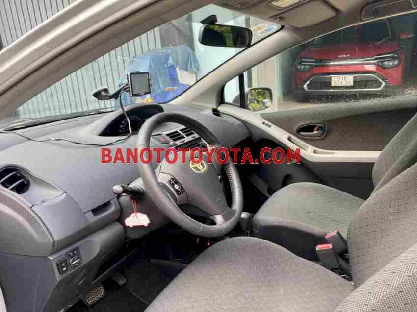 Cần bán xe Toyota Yaris 1.3 AT 2009 Số tự động màu Bạc