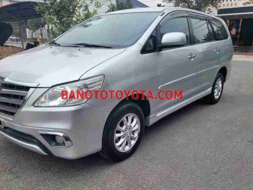 Cần bán Toyota Innova 2.0V Máy xăng 2014 màu Bạc