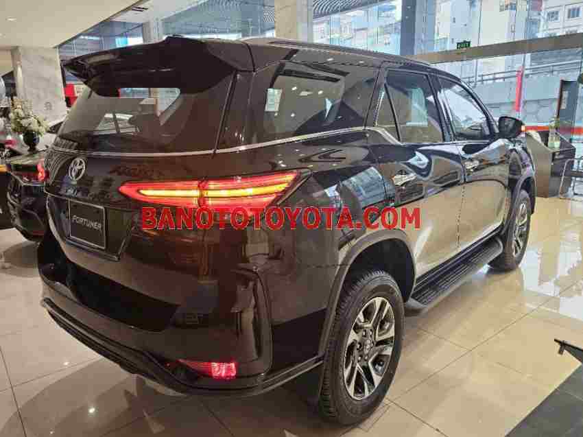 Bán xe Toyota Fortuner Legender 2.7L 4x2 AT 2025, màu Đen