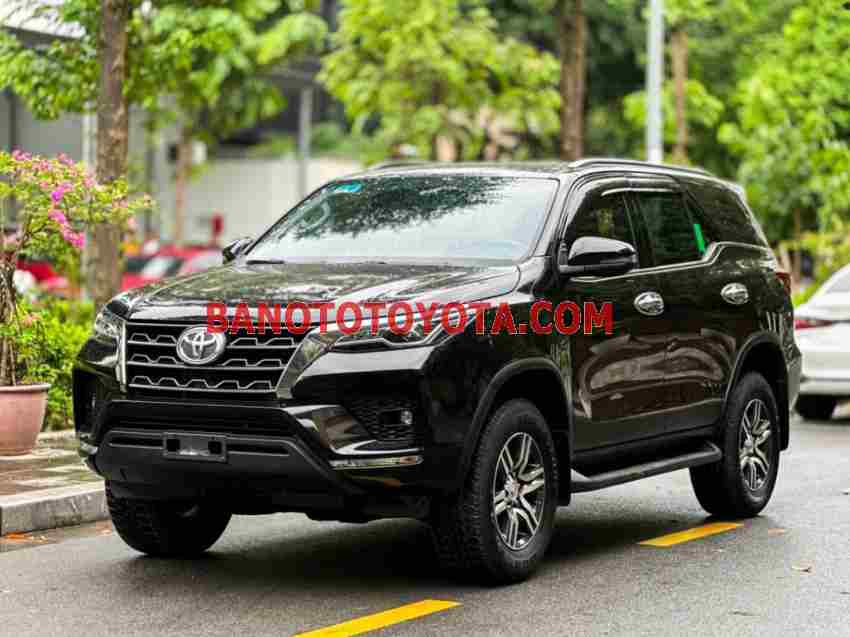 Cần bán xe Toyota Fortuner 2.4G 4x2 MT màu Đen 2021