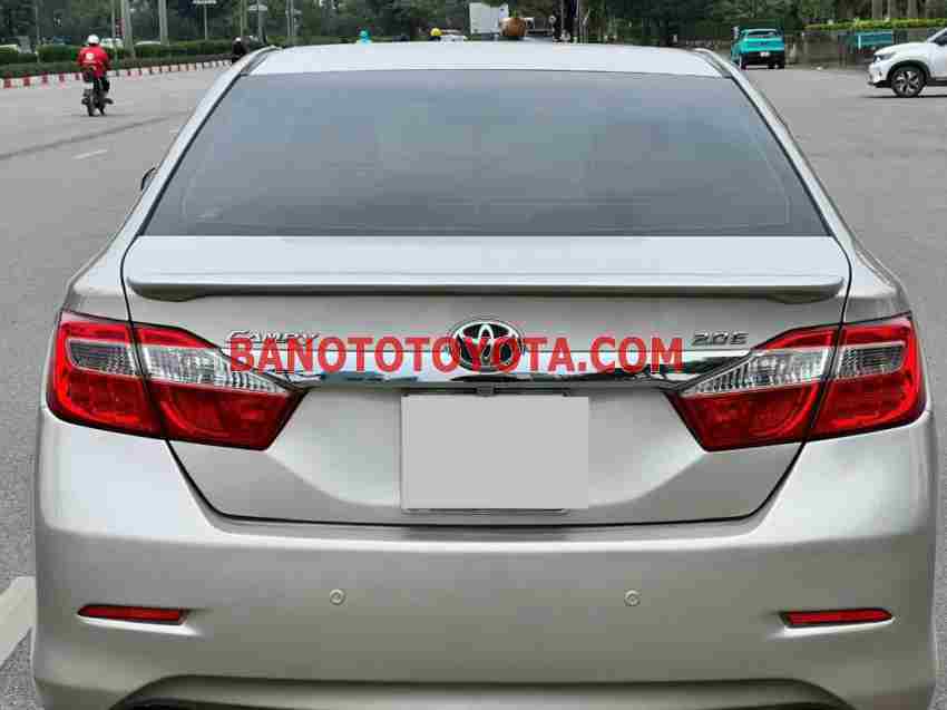 Cần bán xe Toyota Camry 2.0E màu Cát 2014