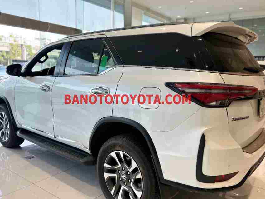 Cần bán Toyota Fortuner 2.4G 4x2 AT Legender Máy dầu 2021 màu Trắng