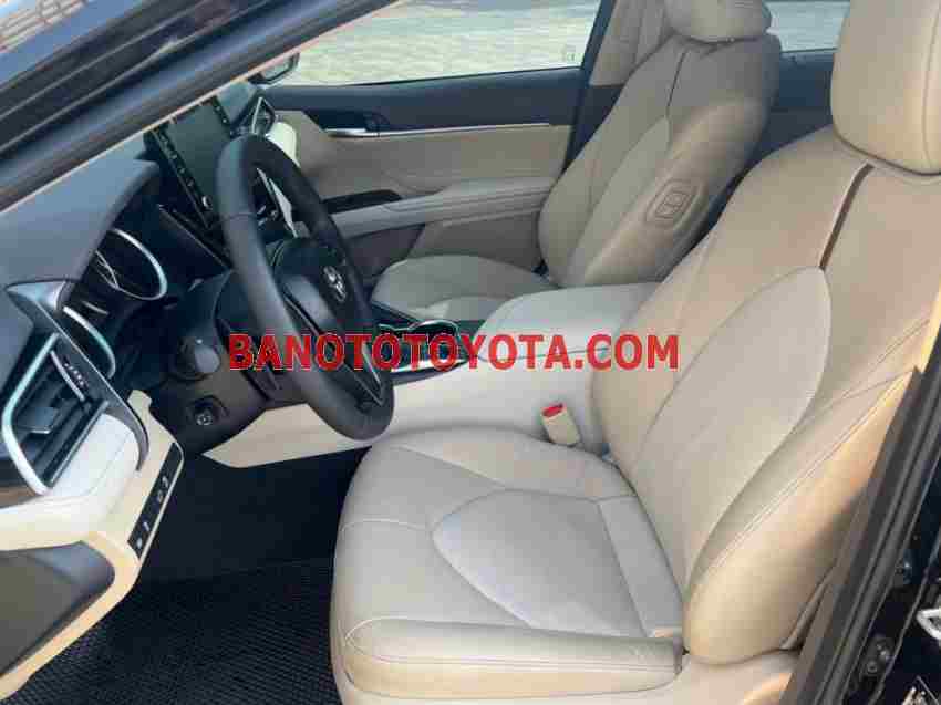 Cần bán xe Toyota Camry 2.0Q màu Đen 2024