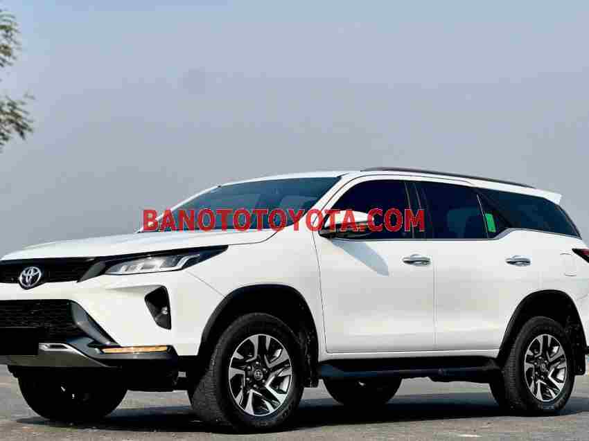 Cần bán gấp xe Toyota Fortuner 2.4G 4x2 AT Legender năm 2021, màu Trắng, Số tự động