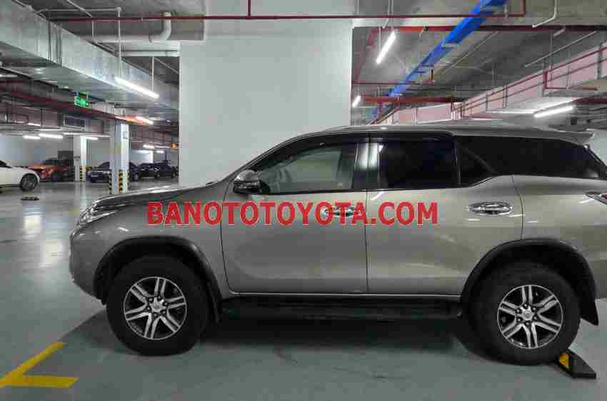 Cần bán gấp Toyota Fortuner 2.7V 4x2 AT đời 2020, màu Cát