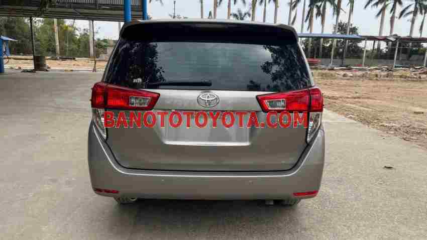 Cần bán xe Toyota Innova 2.0E năm 2016 màu Bạc cực đẹp