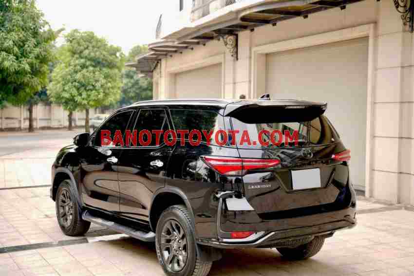 Cần bán xe Toyota Fortuner 2.4G 4x2 AT Legender màu Đen 2021