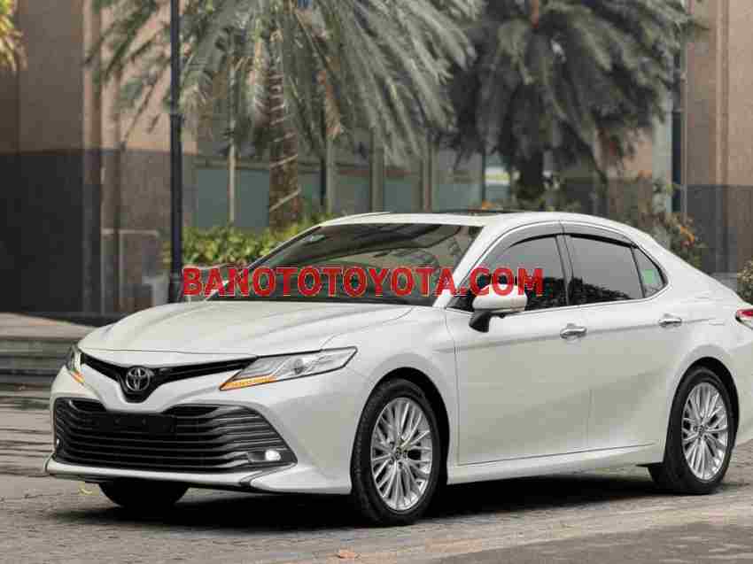 Toyota Camry 2.5Q năm 2021 cần bán