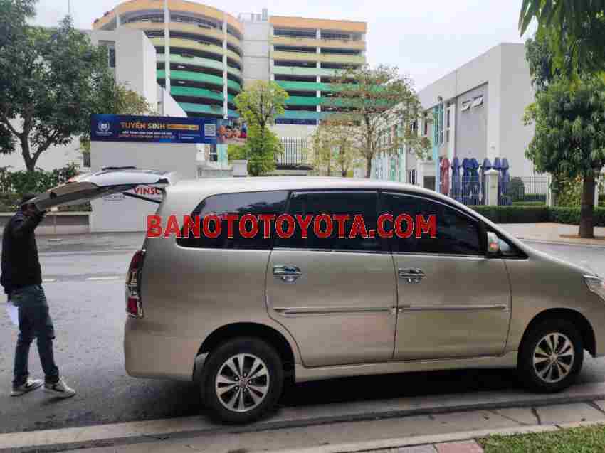 Cần bán gấp Toyota Innova 2.0E đời 2016, màu Cát