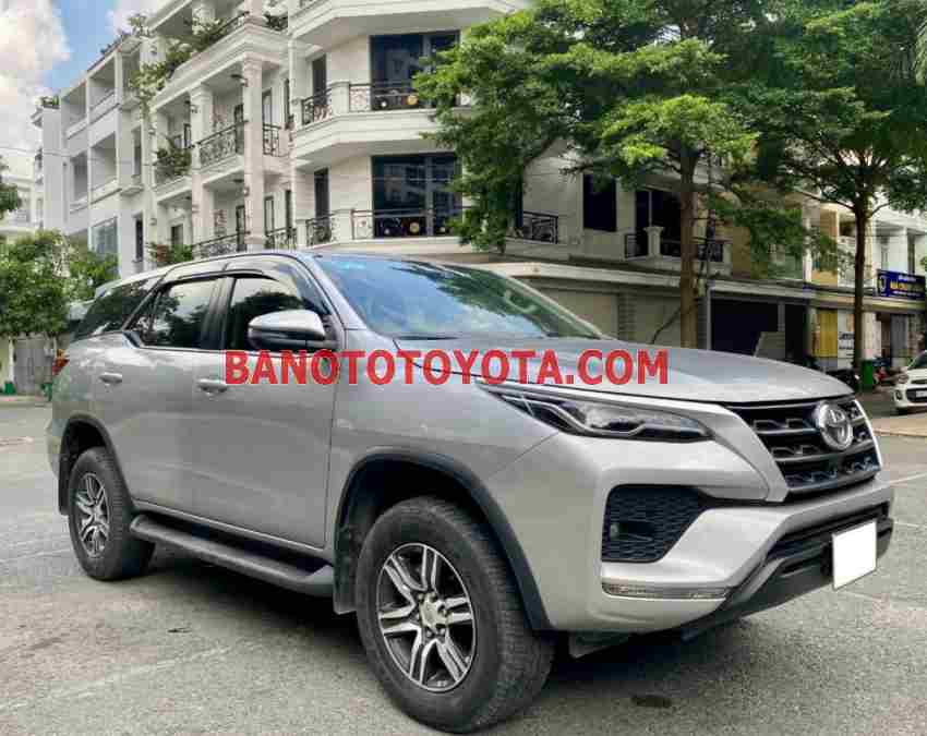 Bán Toyota Fortuner 2.4L 4x2 MT, màu Bạc, Máy dầu, 2023