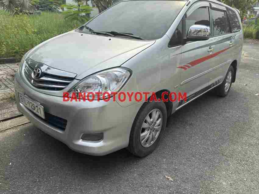 Cần bán Toyota Innova V Máy xăng 2011 màu Bạc