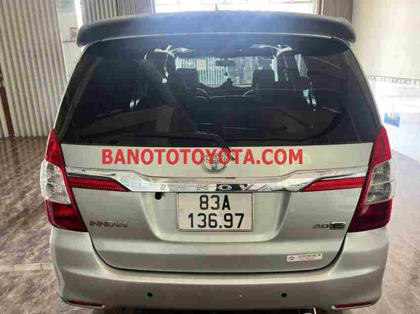 Cần bán gấp Toyota Innova 2.0E đời 2016, màu Bạc