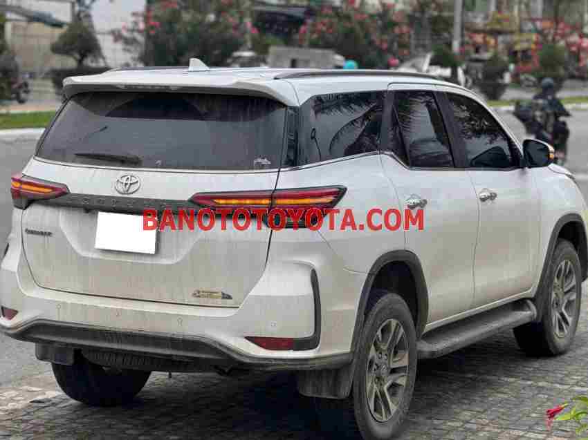 Cần bán gấp xe Toyota Fortuner 2.8V 4x4 AT Legender 2021 màu Trắng