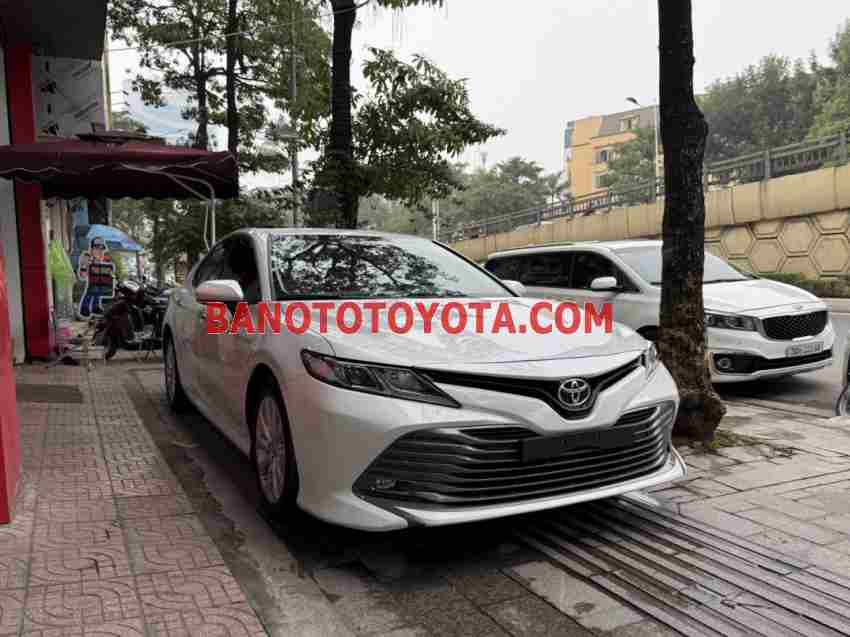 Cần bán gấp xe Toyota Camry 2.0G 2020 màu Trắng