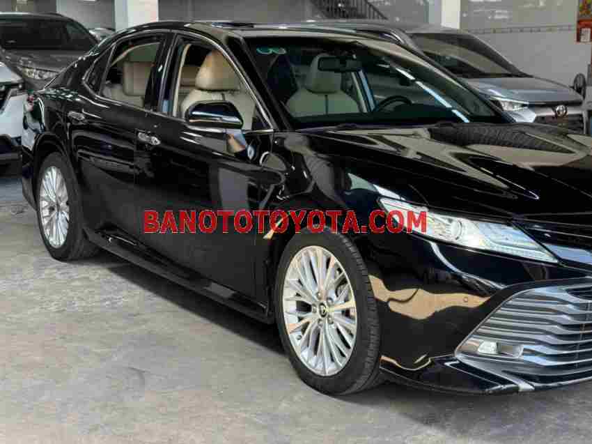 Toyota Camry 2.5Q năm 2021 cần bán