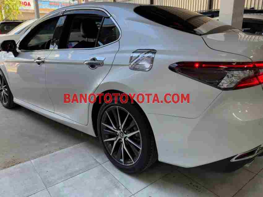 Bán Toyota Camry 2.5Q, màu Trắng, Máy xăng, 2022