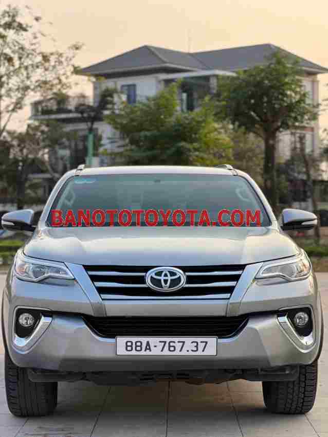 Cần bán gấp Toyota Fortuner 2.4G 4x2 MT đời 2017, màu Bạc