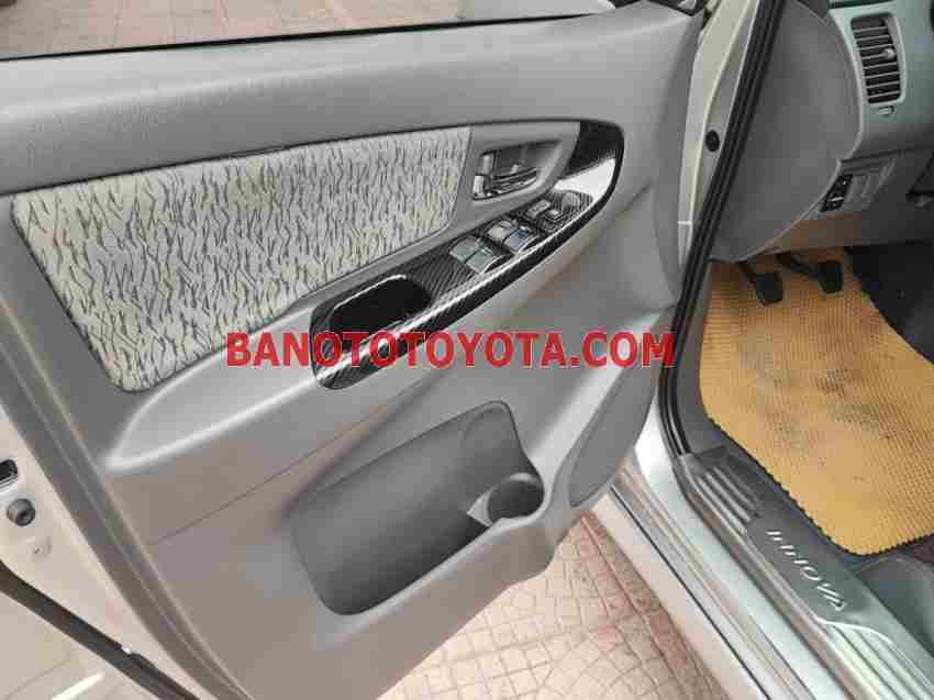 Cần bán xe Toyota Innova 2.0E 2013 Số tay màu Ghi