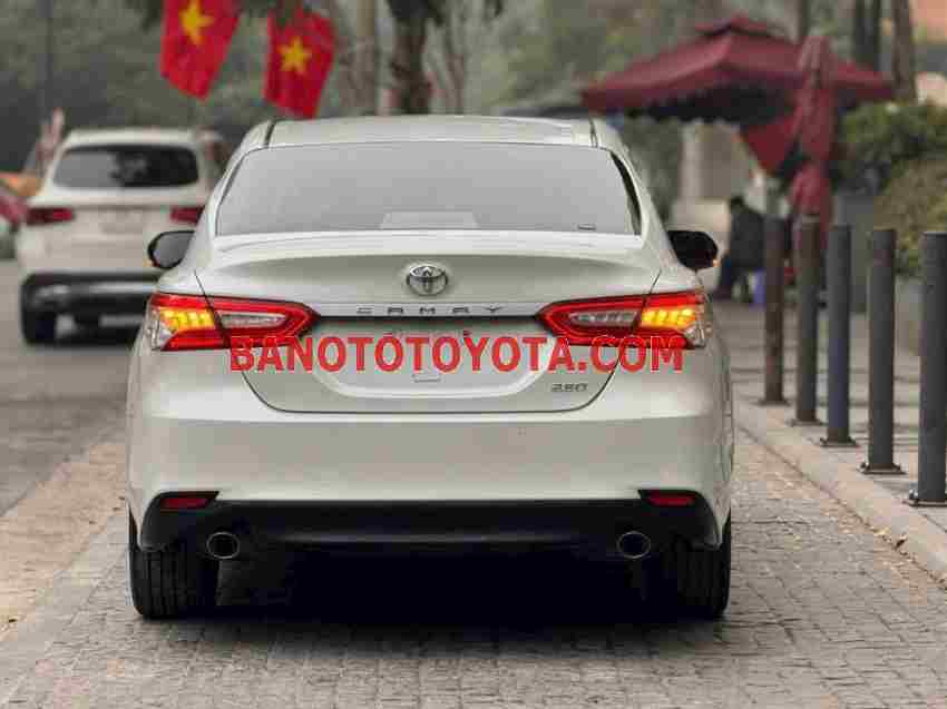 Cần bán gấp xe Toyota Camry 2.5Q 2021 màu Trắng