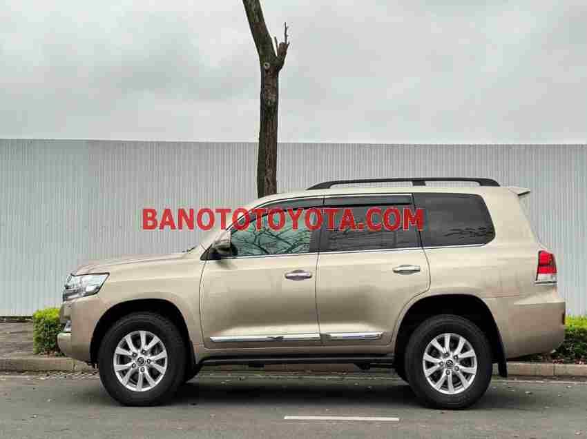 Cần bán xe Toyota Land Cruiser VX 4.6 V8 năm 2016 màu Vàng cực đẹp