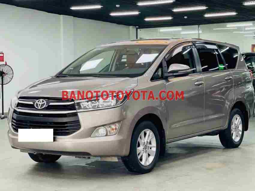 Cần bán xe Toyota Innova 2.0E màu Đồng 2018