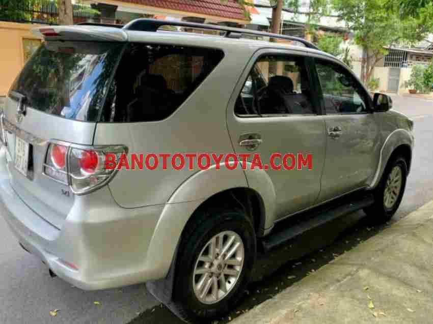 Cần bán gấp xe Toyota Fortuner 2.7V 4x2 AT 2012 màu Bạc