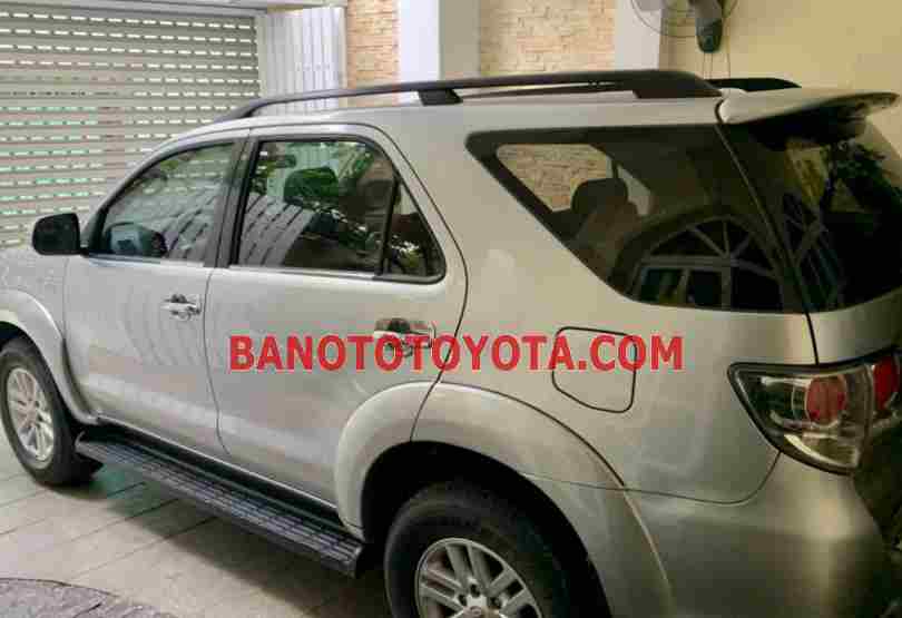Cần bán xe Toyota Fortuner 2.7V 4x2 AT màu Bạc 2012