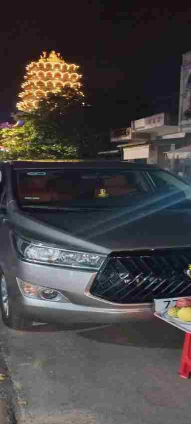 Cần bán gấp Toyota Innova 2.0E đời 2018, màu Ghi