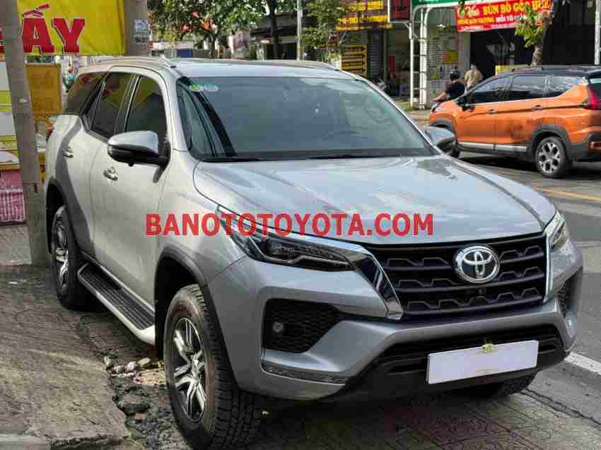 Cần bán gấp xe Toyota Fortuner 2.4L 4x2 AT năm 2022, màu Bạc, Số tự động