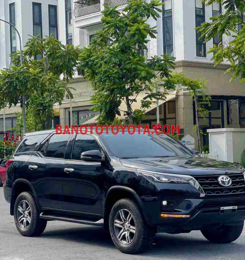 Bán Toyota Fortuner 2.4L 4x2 AT, màu Đen, Máy dầu, 2024