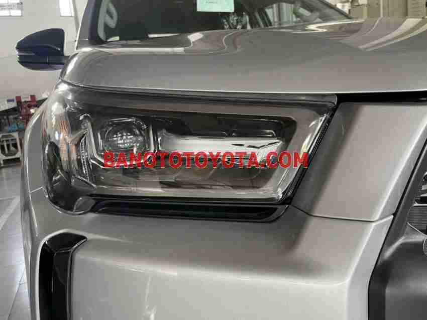 Toyota Hilux 2.4L 4x2 AT 2025, màu Bạc, Số tự động