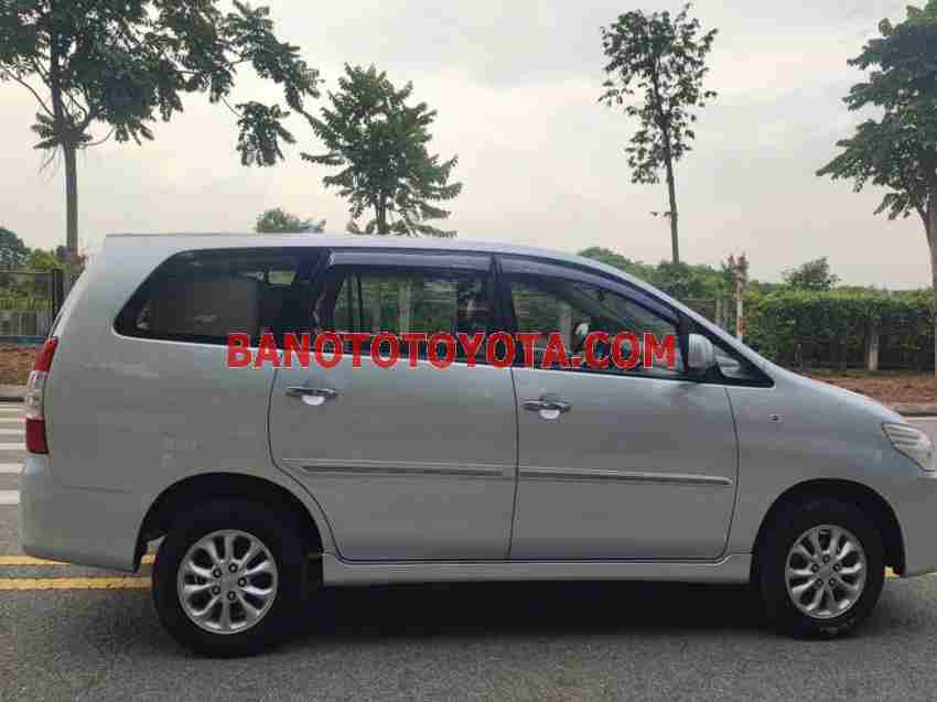 Cần bán nhanh Toyota Innova 2.0E 2014 cực đẹp