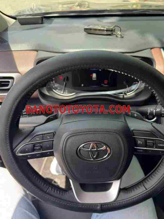 Bán Toyota Innova Cross 2.0 CVT, màu Đen, Máy xăng, 2025