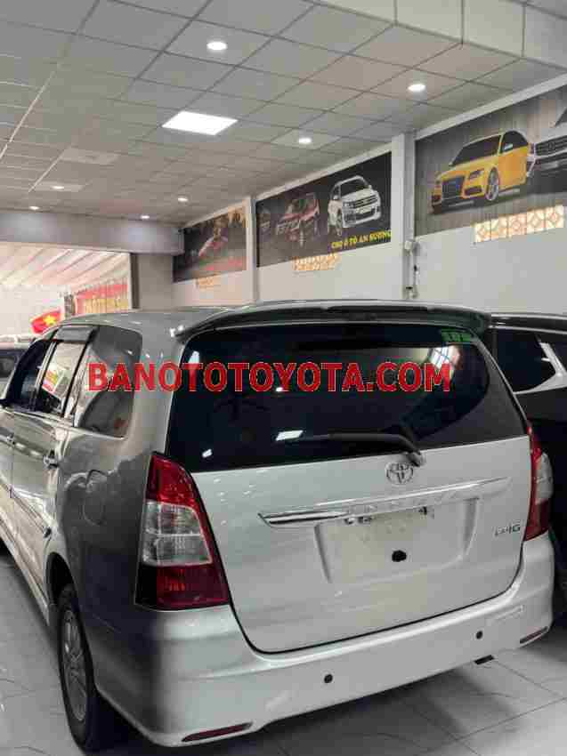 Cần bán gấp xe Toyota Innova 2.0G 2013 màu Bạc