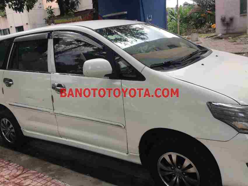 Cần bán gấp Toyota Innova 2.0J đời 2014, màu Trắng